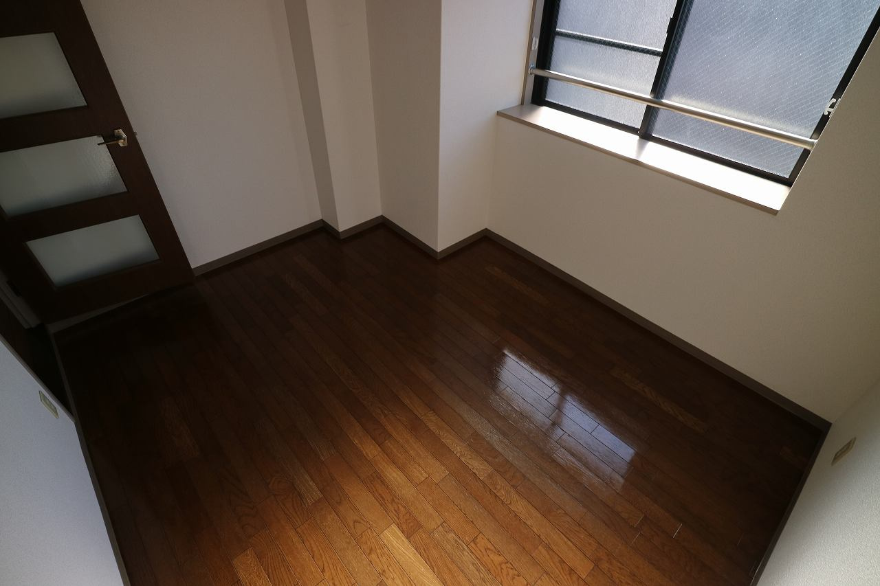 神戸市灘区徳井町４丁目の賃貸マンションの洋室