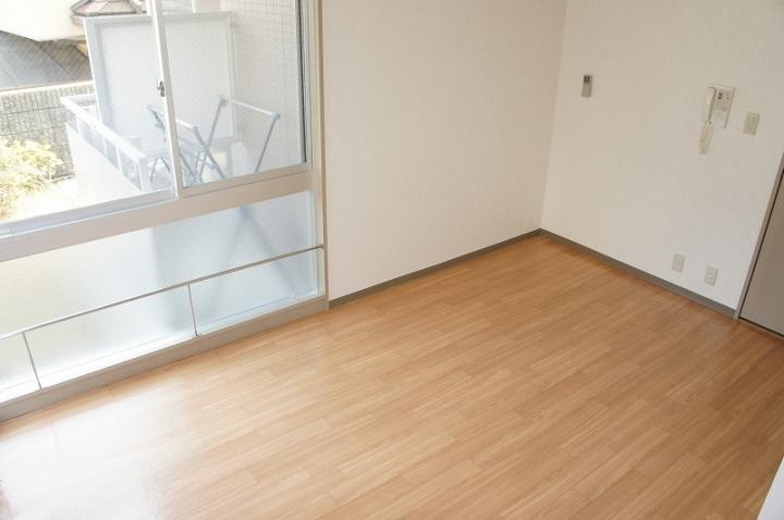 神戸市東灘区岡本７丁目の賃貸マンションの居間・リビング