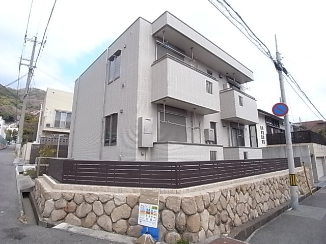神戸市東灘区岡本８丁目の賃貸マンションの外観