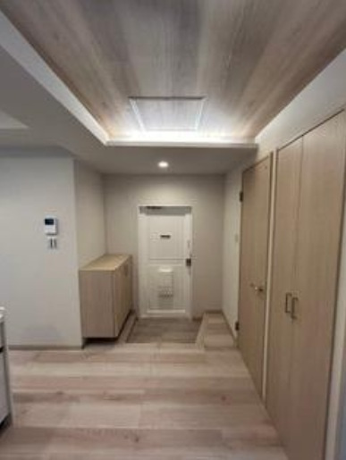 神戸市灘区高徳町５丁目の賃貸マンションの玄関