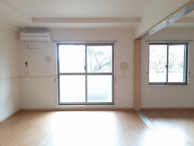 【居間・リビング】 | ペットマンションあかやま | 使いやすい居間です