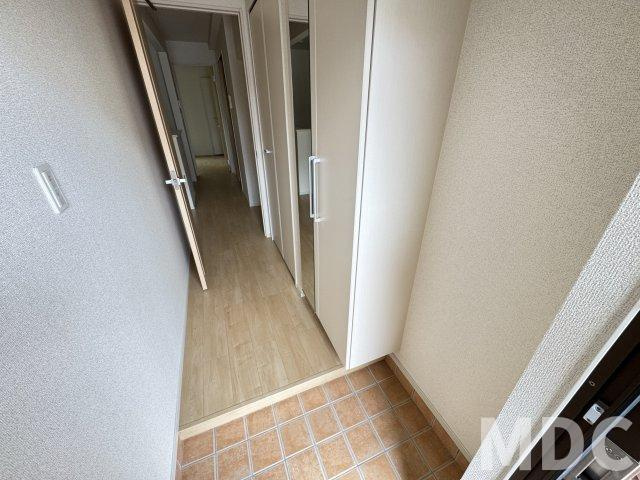 徳島市川内町加賀須野のアパートの玄関