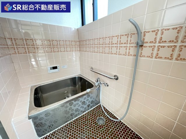 東鴻池町1丁目中古戸建の浴室|お風呂には窓もあり、換気がバッチリとできます☆