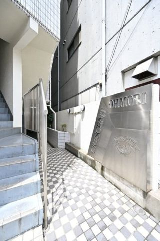 クレッセント大森のエントランス