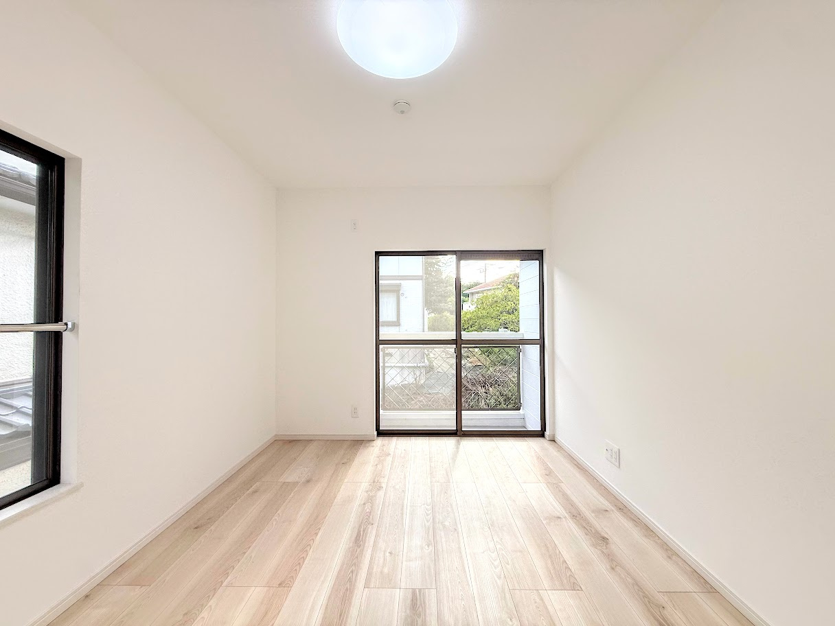 港南区港南台8丁目　中古戸建て　第1の洋室|◆気持ちの良い風が室内へ入り込む居室。家具を配置しても広々ご利用いただけます！！
