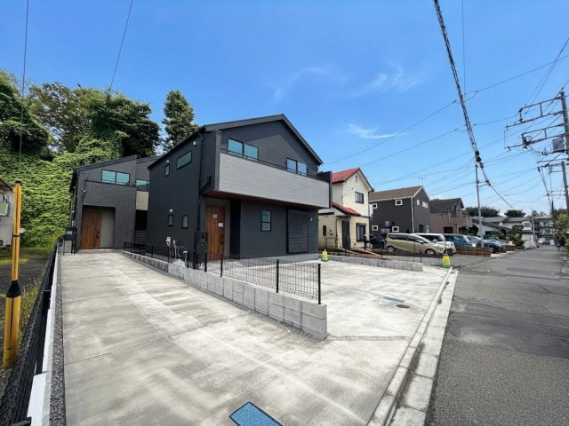 福生市福生第3の外観|【2号棟】左の敷地延長の物件です。