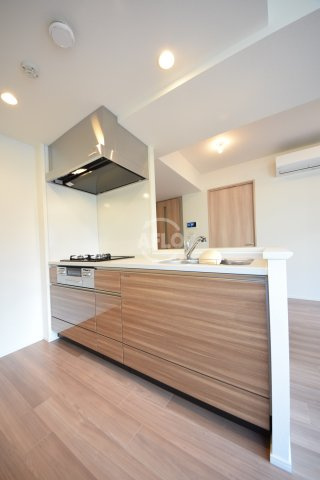 スマートカーサ伏見町のキッチン|スマートカーサ伏見町　3口ガスシステムキッチン