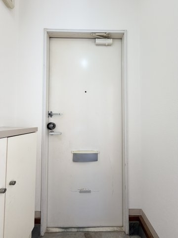 ベル坂部B棟の玄関