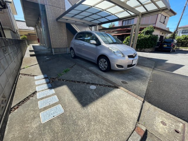 メゾンフォーチュンの駐車場