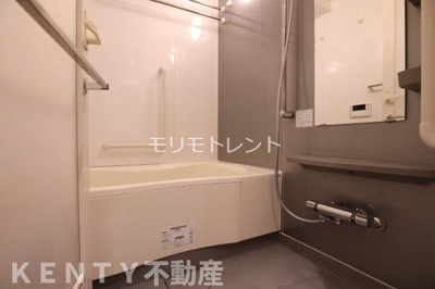 【浴室】 | カスタリア目黒かむろ坂 | コンパクトで使いやすいお風呂です