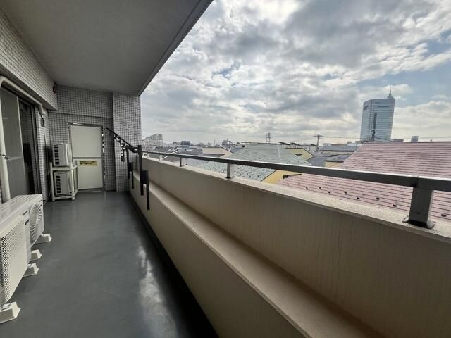 上用賀ガーデンのバルコニー|お洗濯にも便利なバルコニー付き