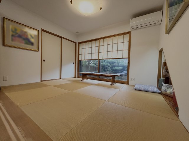 テラス部分と癒しの庭園部分を綺麗にすみ分けたデザイン設計