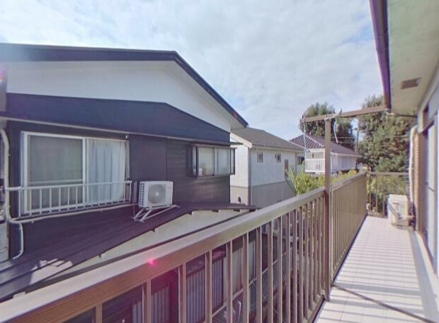 府中市栄町２丁目のアパートのバルコニー