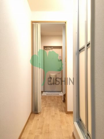 Casa JR箱崎 D棟|ＤＫから玄関を撮影