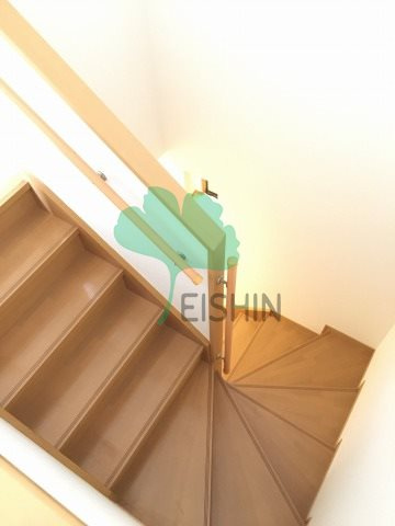 Casa JR箱崎 D棟|2階へ上がる階段