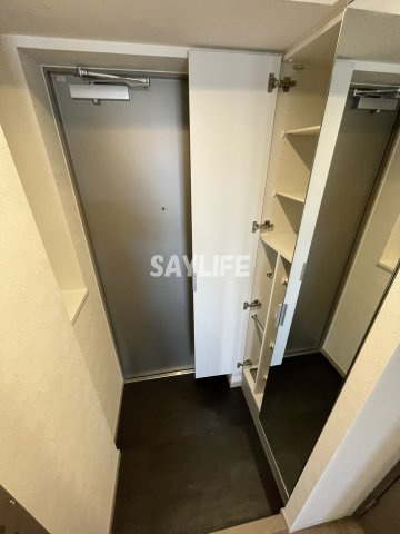 プレリス北巽駅前ラバルスの玄関
