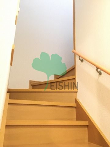 Casa JR箱崎 D棟|2階へ上がる階段