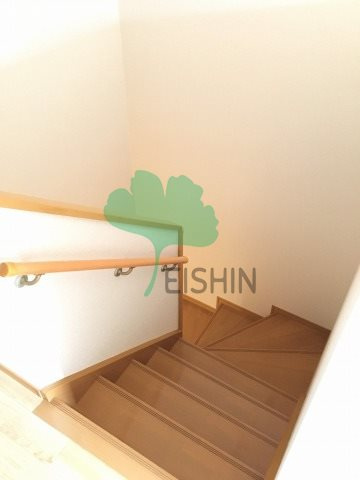 Casa JR箱崎 D棟|2階へ上がる階段