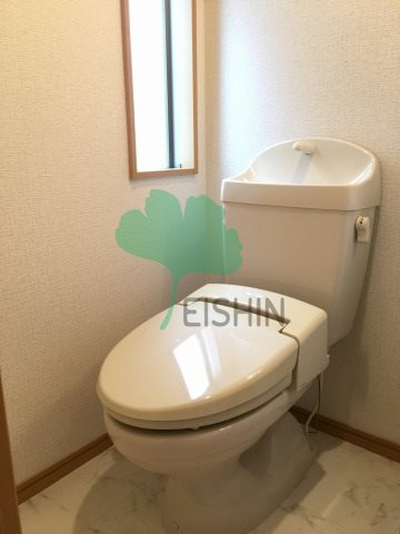 Casa JR箱崎 D棟のトイレ|温水洗浄便座・トイレ窓付き