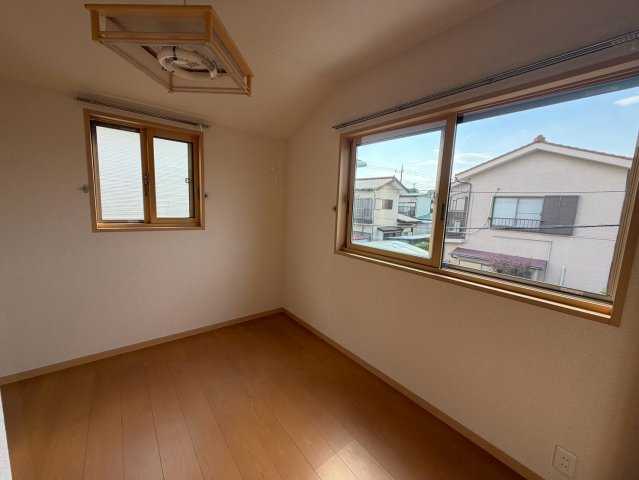 花野井戸建貸家の洋室