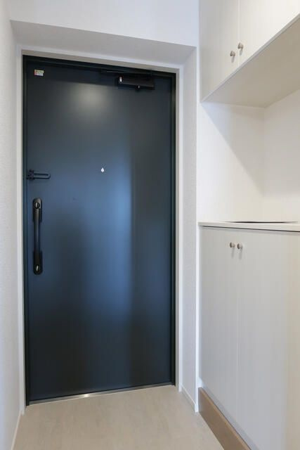 長手門テラスの玄関|明るい玄関です