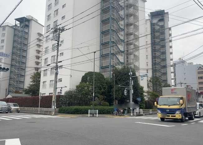 【外観】 | 西八王子ハイツＤ棟 | マンションの外観は非常に重要なポイントです！外観の善し悪しは資産価値に大きな影響を与えます。外観のいいマンションを購入することで、高値で売却がしやすく、買い手が見つかりやすいというメリットがあります。