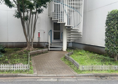 【内装】 | 西八王子ハイツＤ棟 | 共用部分は、一棟の建物に住む区分所有者全員が共同で所有するとし、共用部分の管理、補修などは、区分所有者で形成される管理組合が行います。個人の判断で勝手に変更することはできませんので覚えておきましょう。