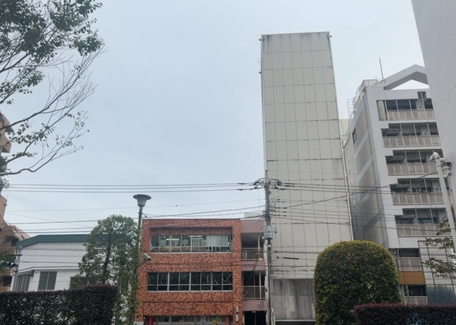 【展望】 | 西八王子ハイツＤ棟 | 眺望の良さを楽しめるダイニングキッチンで家族団らんの時間を過ごしてはいかがでしょうか。バルコニーから見える景色を家族で眺める時間は、時間が経つのを忘れてしまいそうですね。是非、現地を見に行きましょう！