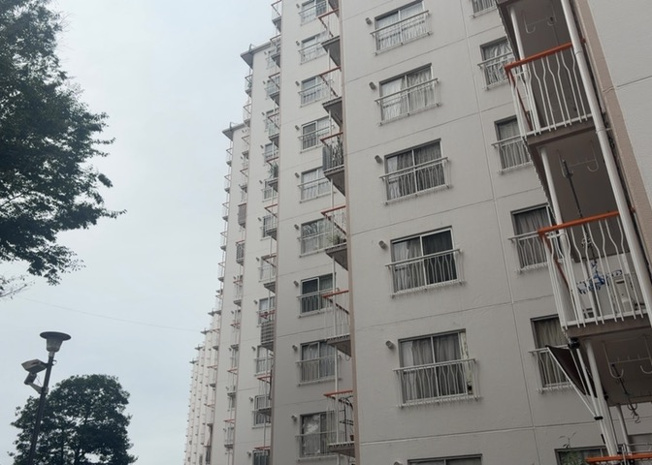 【展望】 | 西八王子ハイツＤ棟 | 景色重視でお家選ぶをするとスーパーが遠い！学校が遠い！など生活をするうえで利便性で困ることもあります。まず一度現地を見学する際に、周辺の施設などがあるかを確認し、暮らし始めた後のことを想像しましょう。