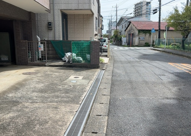 【設備】 | ドラゴンマンション町田弐番館 | 共有部分は、住民なら誰もが使える設備のこと。例えば駐車場やエレベーター、インターネット設備、セキュリティ設備などがあります。他にも、マンションの廊下・外部階段やエントランス・ゴミ置き場などがあります。