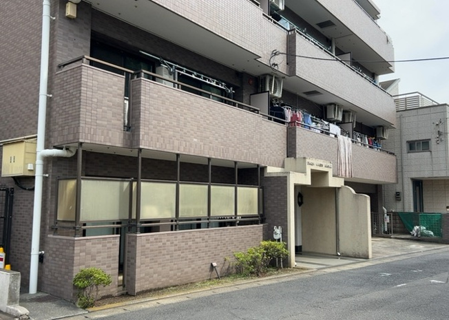 【外観】 | ドラゴンマンション町田弐番館 | 隣家の土地はどうなっているのか、生活利便施設が近くにあるのか、学校まで近いかなど、お客様のライフスタイルにあわせたイメージが重要です。また、近くにあると困る施設が近くにないかも確認するといいでしょう。