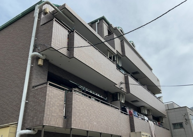 【現況写真】 | ドラゴンマンション町田弐番館 | 眺望の良さを楽しめるダイニングキッチンで家族団らんの時間を過ごしてはいかがでしょうか。バルコニーから見える景色を家族で眺める時間は、時間が経つのを忘れてしまいそうですね。是非、現地を見に行きましょう！