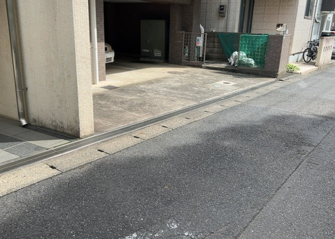 【内装】 | ドラゴンマンション町田弐番館 | 共用部分は、一棟の建物に住む区分所有者全員が共同で所有するとし、共用部分の管理、補修などは、区分所有者で形成される管理組合が行います。個人の判断で勝手に変更することはできませんので覚えておきましょう。