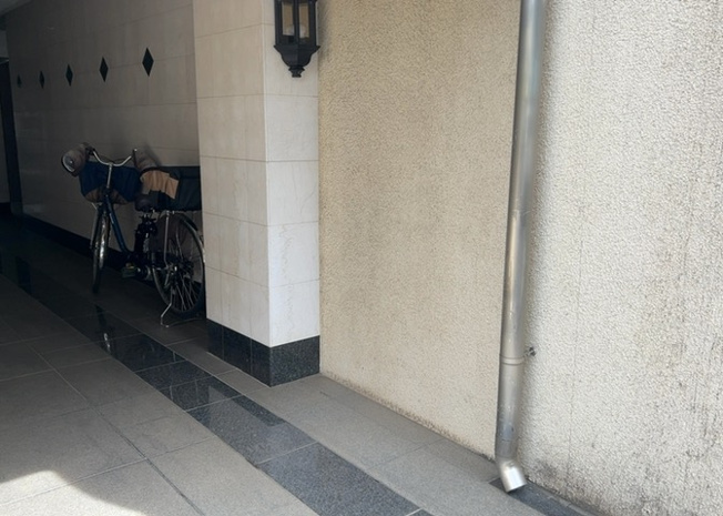 【駐車場】 | ドラゴンマンション町田弐番館 | 車一台あたりに必要なスペースは、標準サイズの普通自動車で横幅2m50cm、長さ5mは必要になります。ただし、乗降のことも考慮して横幅3m30cm、長さ5m50cmほどは確保できるところを選びましょう。