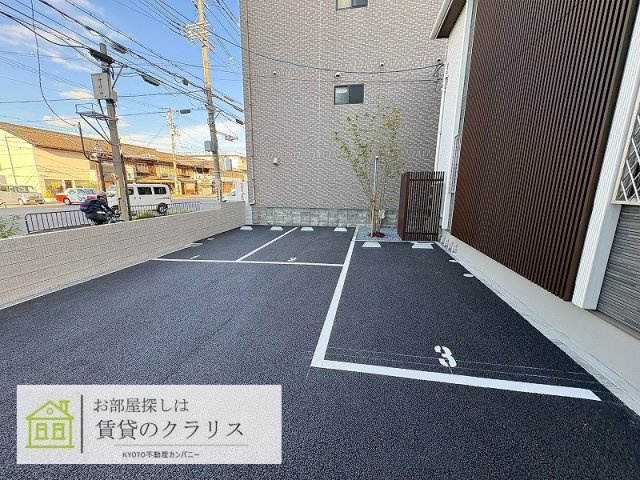 フォレストメゾン梅小路の駐車場