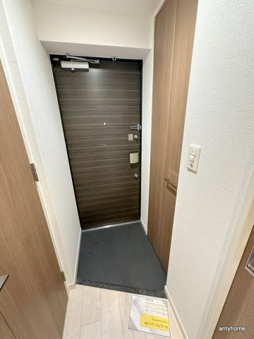 プレサンス堺筋本町駅前　仲介手数料無料の玄関