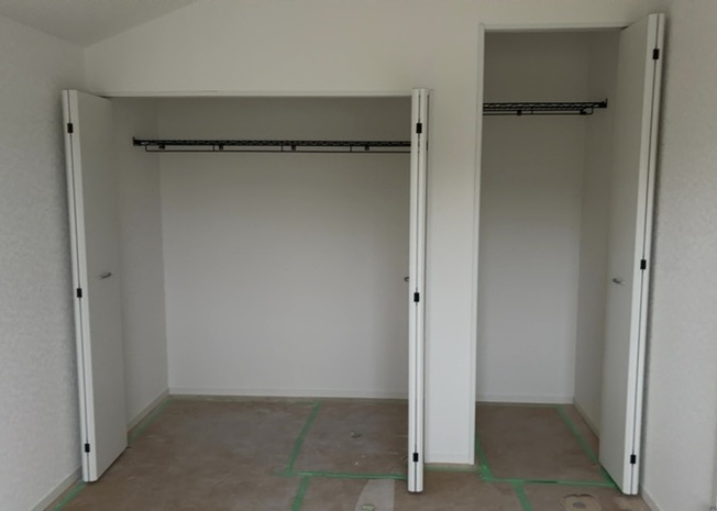 【収納】 | 宮下町新築戸建 | 全居室収納やパントリーなど豊富な収納力を備えた本物件。季節物の衣服や大型の荷物、日々のお買い物ストックまで効率的に整理整頓でき、お部屋をいつでも綺麗で広々とした状態に保つことが可能な設計です。