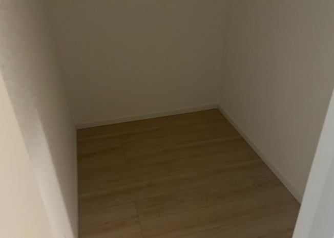 【収納】 | 宮下町新築戸建 | 衣類や大型の荷物も効率よくまとめてしまえる収納スペース。全居室収納がしっかり確保されており、季節物の家具や鞄などの保管にも便利です。お部屋の中に物が溢れず、居室空間を常に広々と使用できます。
