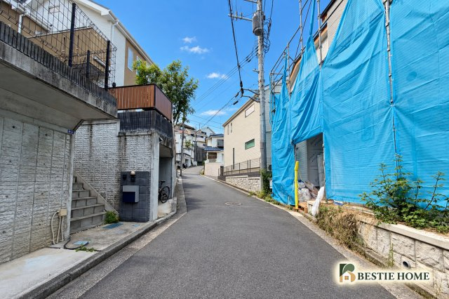 ■BESTie美邸100選■菊名駅　LDK18帖♪4LDK×2駅利用可×EV充電設備の前面道路含む現地写真