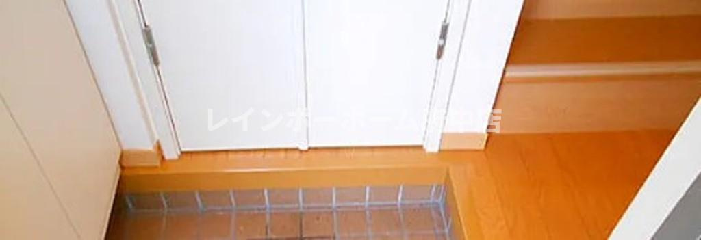 国立さくらハウスの玄関