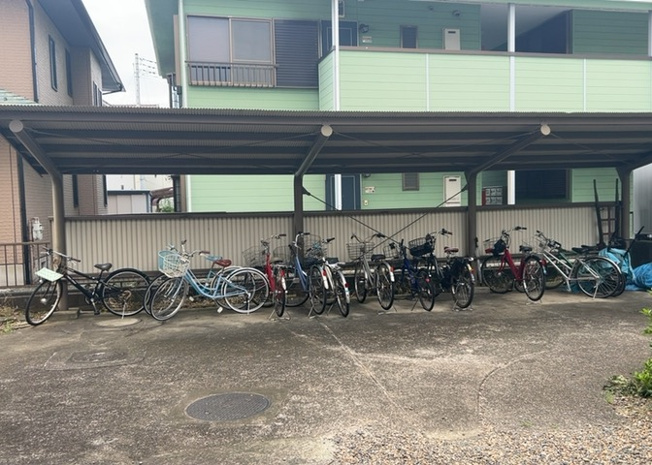 【駐車場】 | 岡田住宅Ｂ号棟 | 物件の敷地周辺の状況をご確認いただけます。駐車場や周辺道路の空き状況、月極駐車場の詳細等につきましては、お客様のお手持ちのお車に合わせてご案内いたしますので住まいの広場までご相談ください。