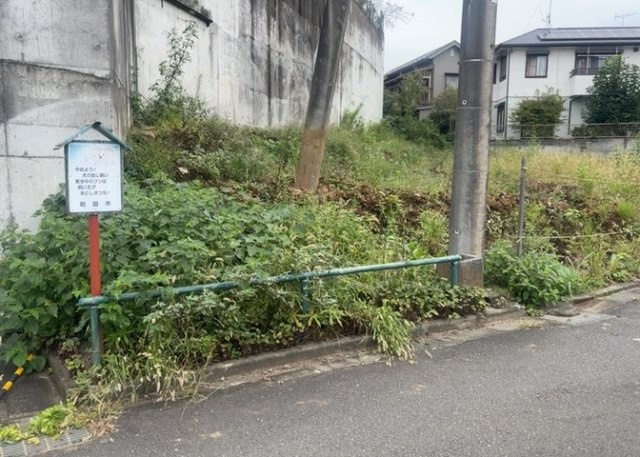 【外観】 | 相原町売地 | 物件の詳細については、現地を見てわかること以外に、役所や法務局などで調べないとわからないことがあります。そのため、現地に行く場合は、もしこの物件を買ったらどのような生活ができるかをイメージしましょう。