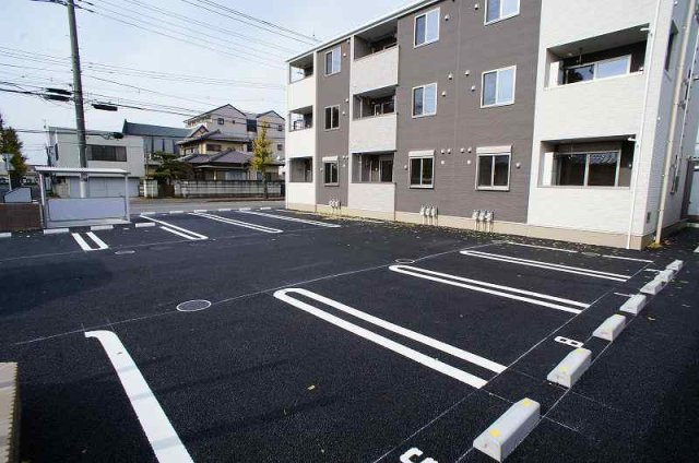 【駐車場】 | ルミエール | 車をお持ちの方に嬉しい駐車場付きの物件です