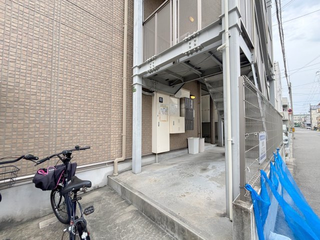 クレール豊里のエントランス