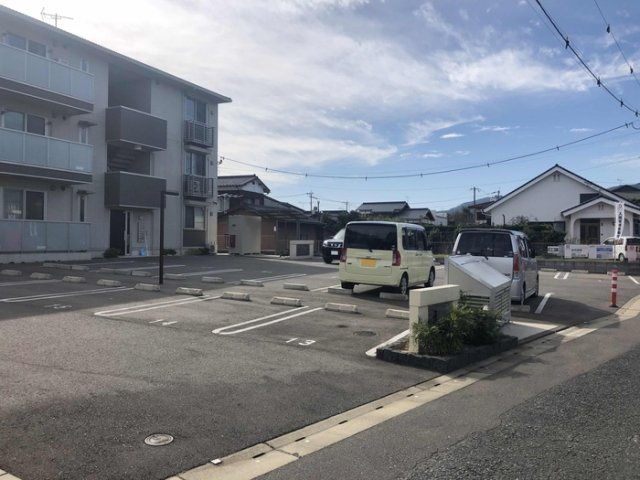 ルミナスわかばの駐車場|駐車スペースもあります☆