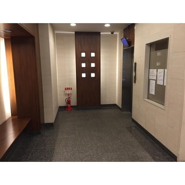 コンフォリア三宿のロビー|毎日通るロビーはこのようになっています