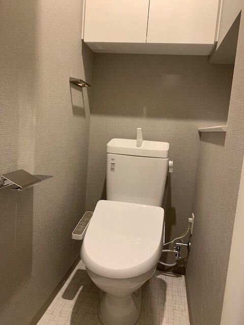 ステージファースト経堂アジールコートのトイレ|落ち着いた色調のトイレです
