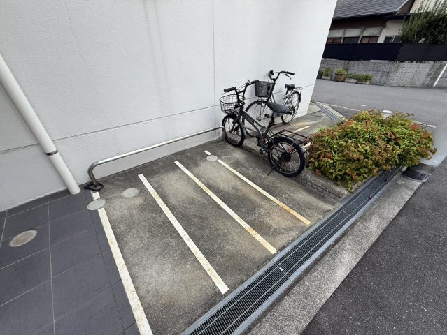 長居パークヴィラの駐車場