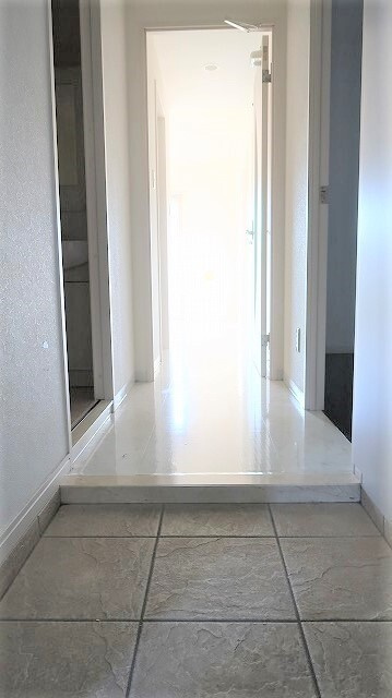 ＴＮＫビルの玄関