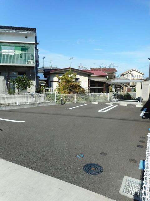 アパートメントこころの駐車場